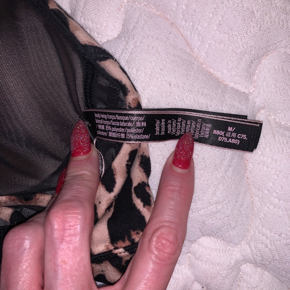 ❤️VICTORIA’S SECRET LEOPARD STRAPPY-BACK SPORTS BRA. EXCELLENT!NWOT - Picture 5 of 5